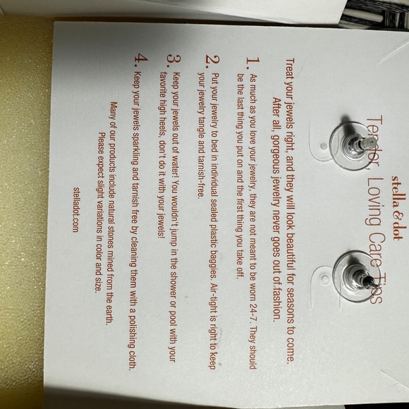 Stella & Dot Earrings - Picture 4 of 7